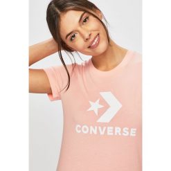 Converse - Top. Pomarańczowe bluzki damskie Converse, s, z nadrukiem, z bawełny, z okrągłym kołnierzem. W wyprzedaży za 89,90 zł.