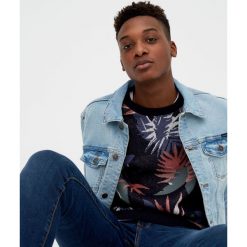 Kurtka jeansowa z efektem sprania. Niebieskie kurtki męskie bomber Pull & Bear, m, z denimu. Za 119,00 zł.