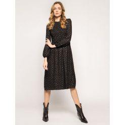 Sukienka codzienna Tommy Jeans Tjw Smock DW0DW07594. Czarne sukienki damskie Tommy Jeans, na co dzień, l, bez wzorów, z poliesteru, bez kołnierzyka, bez rękawów, proste. W wyprzedaży za 439,00 zł.