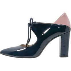 Buty ślubne damskie: Brenda Zaro DIAN Czółenka sznurowane gabo azur