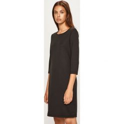 Vero Moda - Sukienka. Czarne sukienki damskie Vero Moda, na co dzień, s, bez wzorów, z elastanu, casualowe, z okrągłym kołnierzem, bez rękawów, mini, proste. W wyprzedaży za 69,90 zł.