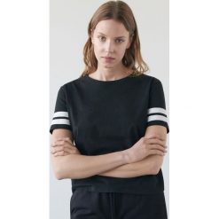 Koszulka oversize - Czarny. Czarne koszulki damskie Sinsay, s, bez wzorów, bez kołnierzyka, bez rękawów. Za 14,99 zł.