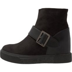 Botki damskie: Lost Ink BUCKLE WEDGED TOP Botki na obcasie black