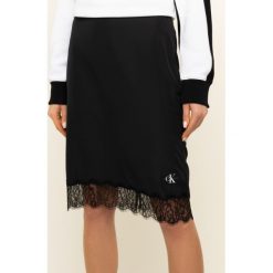 Spódnica midi Calvin Klein Jeans Recycled Polyester J20J212942. Czarne spódniczki damskie Calvin Klein Jeans, m, bez wzorów, z poliesteru, midi. W wyprzedaży za 199,00 zł.