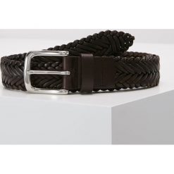 Hackett London PLAIT BELT Pasek brown. Brązowe paski męskie marki Hackett London, w paski, z materiału. Za 459,00 zł.