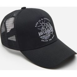 Czapka z daszkiem typu trucker - Czarny. Czarne czapki męskie House, bez wzorów. W wyprzedaży za 29,99 zł.
