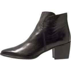 Donna Carolina Ankle boot poncho nero. Czarne botki damskie skórzane marki Donna Carolina. Za 799,00 zł.