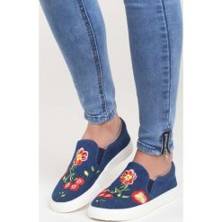 Granatowe Slip On Panka. Szare trampki i tenisówki damskie Born2be, z haftami, bez zapięcia. Za 49,99 zł.