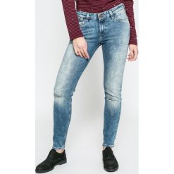 Lee - Jeansy Scarlett Selvage Eastside. Niebieskie jeansy damskie skinny marki Lee, l, z elastanu, z obniżonym stanem. W wyprzedaży za 239,90 zł.