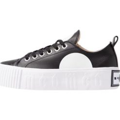 McQ Alexander McQueen PLIMSOLL PLATFORM Sneakersy niskie black. Czarne trampki i tenisówki damskie marki McQ Alexander McQueen, ze skóry. Za 799,00 zł.