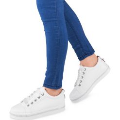Buty sportowe damskie N/M CC-2 Biało - Szampan. Białe buty sportowe damskie N/M, z aplikacjami, z tworzywa sztucznego, eleganckie, trekkingowe. Za 59,00 zł.