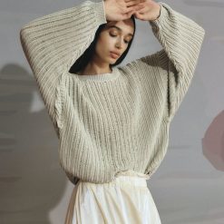 Miętowy sweter oversize - Zielony. Zielone swetry damskie Reserved, s, bez wzorów, bez rękawów, bez kaptura. Za 179,99 zł.