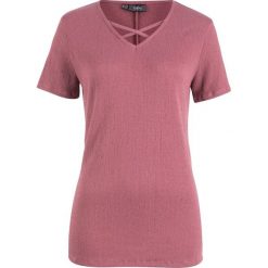 Shirt ze strukturalnego materiału z dekoracyjnym dekoltem bonprix jasny jeżynowy. Fioletowe koszulki damskie marki bonprix, bez wzorów, bez kołnierzyka, bez rękawów. Za 54,99 zł.