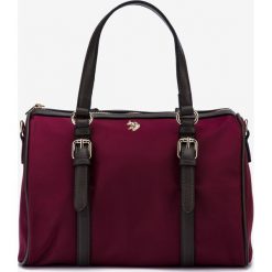 U.S. Polo Assn Houston Torebka Czerwony. Czerwone torebki klasyczne damskie U.S. Polo Assn., w paski, z materiału, bez dodatków. Za 395,95 zł.