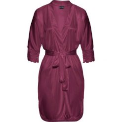 Szlafrok kimono bonprix jeżynowy. Fioletowe szlafroki damskie bonprix, bez wzorów, z satyny, bez rękawów, bez kaptura. Za 99,99 zł.
