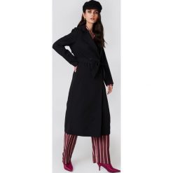 Rut&Circle Długi trencz Samira - Black. Czarne płaszcze damskie marki Rut&Circle, bez wzorów, z tkaniny, długie. W wyprzedaży za 194,37 zł.