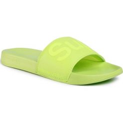 Klapki SUPERDRY - City Neon Pool Slide MF310020A Neon Green 27Y. Zielone klapki męskie Superdry, bez wzorów, ze skóry ekologicznej. Za 129,00 zł.