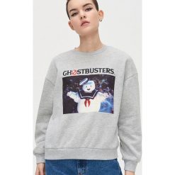 Bluza Ghostbusters - Jasny szary. Szare bluzy damskie Cropp, s, bez wzorów, bez rękawów, bez kaptura. Za 89,99 zł.