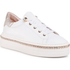 Sneakersy STOKTON - 798-D-UP Vitello Bianco. Białe półbuty damskie Stokton, na co dzień, z aplikacjami, ze skóry, bez obcasa, na płaskiej podeszwie, bez zapięcia. Za 1069,00 zł.