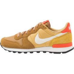 Nike Sportswear INTERNATIONALIST Sneakersy niskie muted bronze/summit white/wheat gold. Żółte sneakersy damskie Nike Sportswear, bez wzorów, ze skóry, bez zapięcia. Za 379,00 zł.