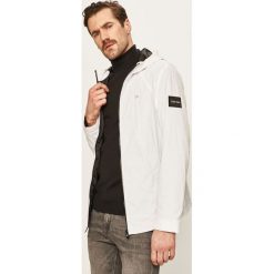 Calvin Klein - Kurtka. Białe płaszcze męskie Calvin Klein, s, bez wzorów, z poliesteru, krótkie, z kapturem. Za 799,90 zł.