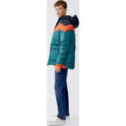 Pikowana kurtka w pasy. Zielone kurtki męskie pikowane Pull&Bear, m. Za 159,00 zł.