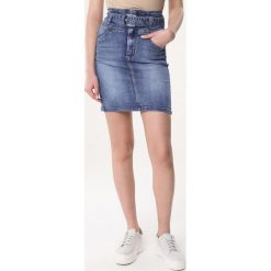 Niebieska Spódnica Staid. Niebieskie spódniczki damskie Born2be, s, w paski, z jeansu, mini, dopasowane. Za 99,99 zł.