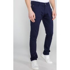 Trussardi Jeans 370 Spodnie Niebieski. Niebieskie spodnie męskie Trussardi Jeans, bez wzorów, z elastanu. Za 679,95 zł.