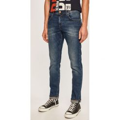 Tom Tailor Denim - Jeansy Aedan. Niebieskie jeansy męskie TOM TAILOR DENIM, z aplikacjami, z obniżonym stanem. W wyprzedaży za 129,90 zł.