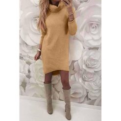 Sukienka VENILA BEIGE. Brązowe sukienki damskie Sukienka VENILA BEIGE, uniwersalny, bez wzorów, bez kołnierzyka, z krótkim rękawem, krótkie, mini. W wyprzedaży za 69,00 zł.