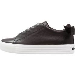 Kennel + Schmenger UP Sneakersy niskie schwarz/weiß. Czarne trampki i tenisówki damskie marki Kennel + Schmenger, bez wzorów, ze skóry, bez zapięcia. Za 1029,00 zł.