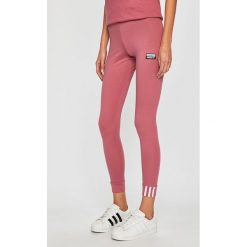 Adidas Originals - Legginsy. Różowe spodnie damskie adidas Originals, bez wzorów, z bawełny. W wyprzedaży za 99,90 zł.