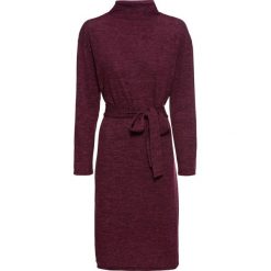 Sukienka oversize bonprix jeżynowy. Fioletowe sukienki damskie bonprix, bez wzorów, bez kołnierzyka, bez rękawów, oversize. Za 129,99 zł.
