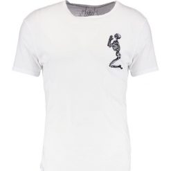 T-shirty męskie z nadrukiem: Religion PRAYING SKELETON Tshirt z nadrukiem white