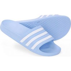 Klapki adidas Adilette Aqua EE7346. Niebieskie klapki damskie Adidas, w paski, z syntetyku, bez obcasa. Za 69,00 zł.