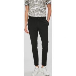 Brave Soul - Spodnie. Czarne spodnie męskie Brave Soul, na co dzień, bez wzorów, z elastanu, casualowe. W wyprzedaży za 59,90 zł.