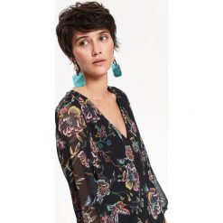 Sukienka damska, z falbaną, na co dzień, w kwiaty. Czarne sukienki damskie Top Secret, na co dzień, na zimę, z nadrukiem, eleganckie, z falbankami, bez rękawów. W wyprzedaży za 59,99 zł.