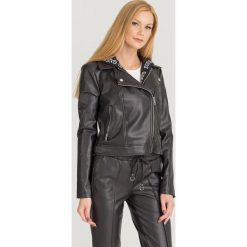 RAMONESKA LETIZIA Guess. Czarne kurtki damskie Guess, s, z nadrukiem, z tkaniny. Za 729,00 zł.