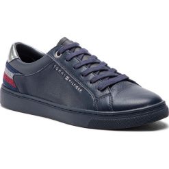 Sneakersy TOMMY HILFIGER - Essential Sneaker FW0FW03710 Midnight 403. Półbuty damskie TOMMY HILFIGER. W wyprzedaży za 269,00 zł.