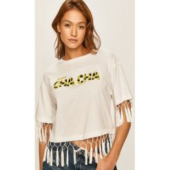 Guess Jeans - T-shirt. Czarne bluzki damskie Guess Jeans, s, z aplikacjami, z bawełny, casualowe, z okrągłym kołnierzem. W wyprzedaży za 179,90 zł.