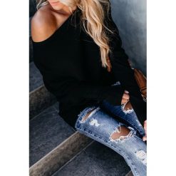 Damski sweter HENRA. Czarne bluzki damskie s. W wyprzedaży za 89,00 zł.