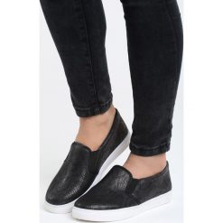 Czarne Slip On Saturday Sun. Czarne trampki damskie slip on Born2be, ze skóry. Za 79,99 zł.