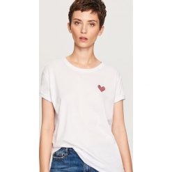 T-shirt z serduszkiem - Biały. Białe t-shirty damskie Reserved, l. Za 24,99 zł.
