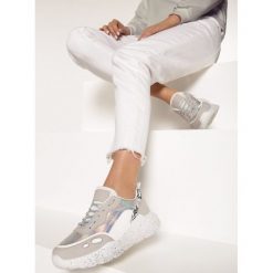Szare Sneakersy Callan. Szare sneakersy damskie Born2be. Za 109,99 zł.
