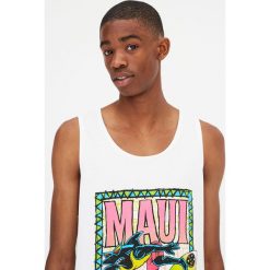 Biała koszulka na ramiączkach Maui and Sons. Białe koszulki męskie Pull&Bear, m, bez wzorów, bez kołnierzyka, bez rękawów. Za 59,90 zł.