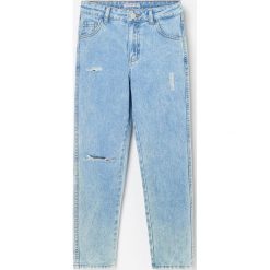 Jeansy mom fit - Niebieski. Niebieskie jeansy damskie Reserved. W wyprzedaży za 59,99 zł.
