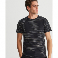Bawełniany T-shirt w paski - Czarny. Czarne t-shirty męskie Reserved, l, w paski, z bawełny. Za 39,99 zł.