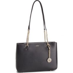 Torebka DKNY - Bryant Md Shop Tote R84A3915 Blk/Gold. Czarne torebki klasyczne damskie DKNY, bez wzorów, ze skóry, klasyczne, bez dodatków. Za 1069,00 zł.