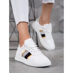 Modne buty sportowe. Buty sportowe damskie SMALL SWAN, bez wzorów, ze skóry ekologicznej, sportowe. Za 89,00 zł.