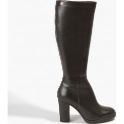 Buty zimowe damskie: Hebanowe kozaki na słupku